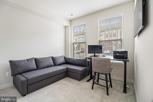 Building Photo - 646 Lakemont Dr