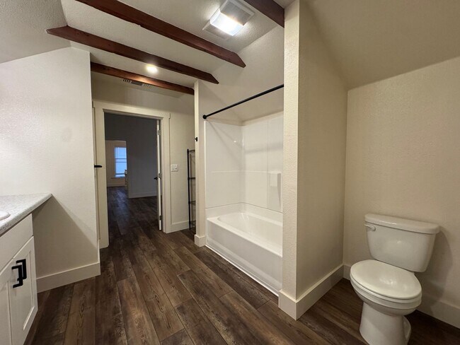 Building Photo - 1627 Pine St