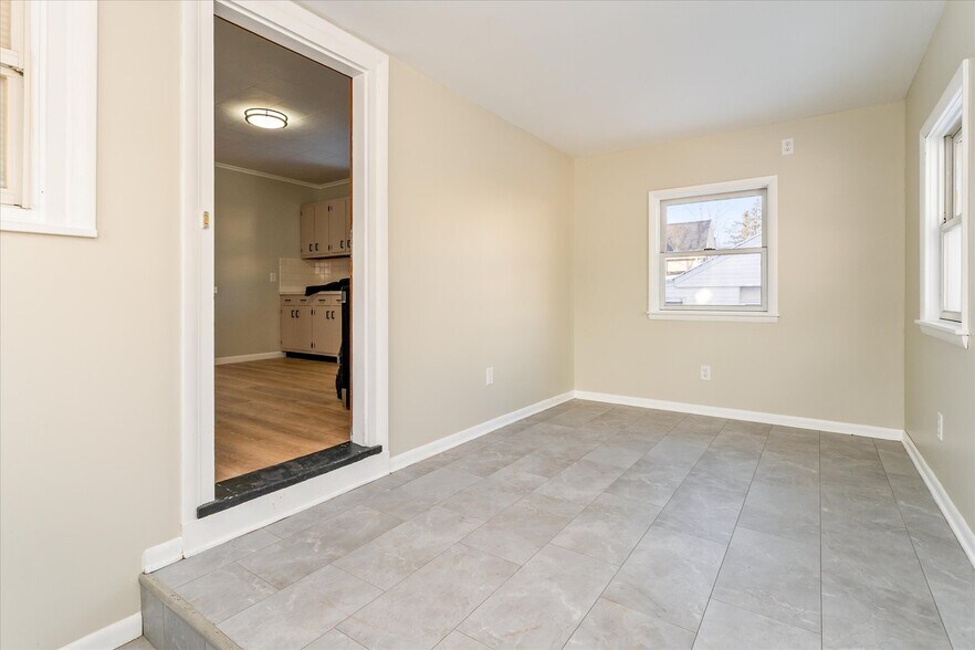 Building Photo - 32 Deland Park B