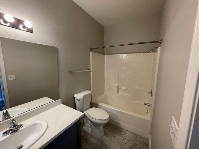 Building Photo - 2 Bedroom Summerlin Condo - Gated community