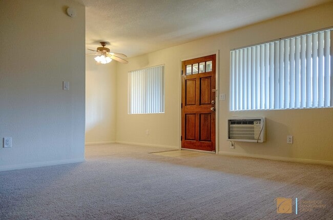 Building Photo - Charming Upgraded Condo in Escondido, pets...