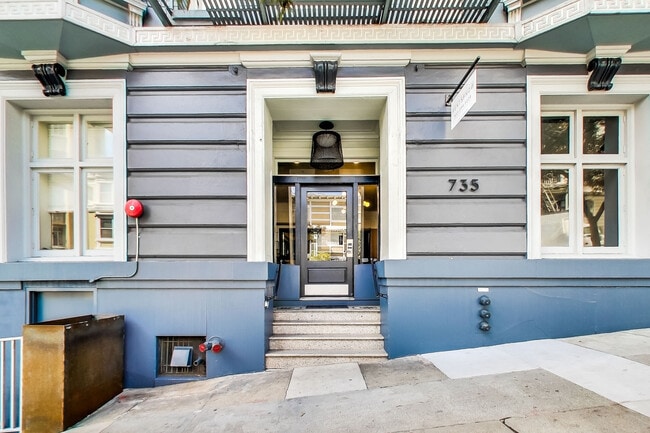 Building Photo - 735 Taylor