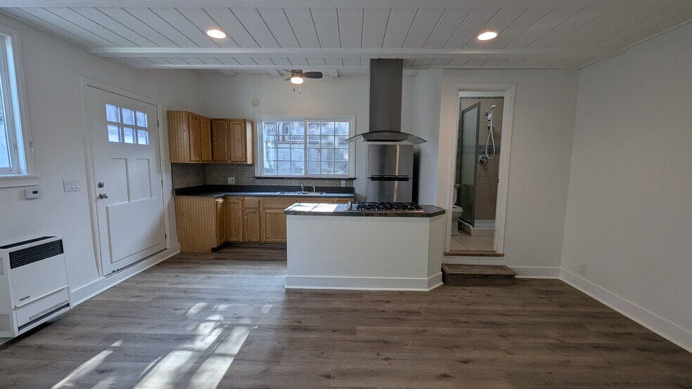 Building Photo - 392 West Center Ave