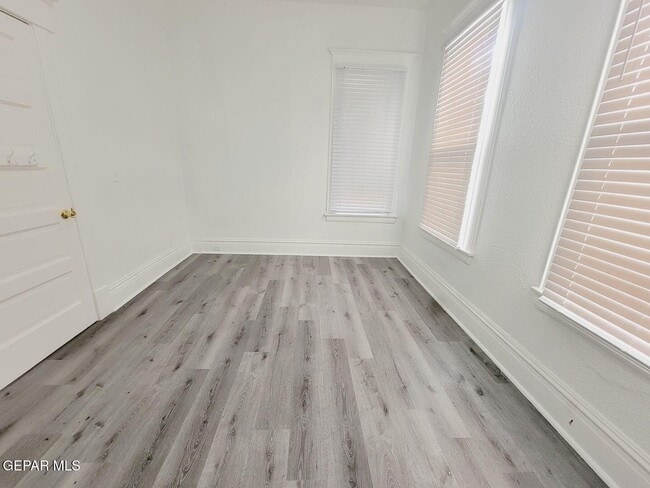 Building Photo - 1928 Arizona Ave