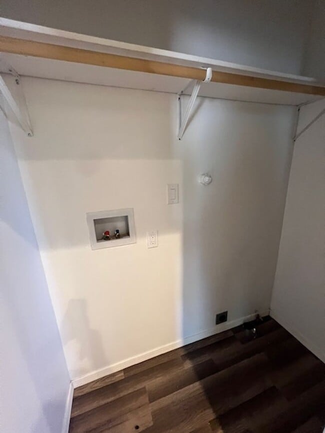 Building Photo - Diamond in the rough! Downtown Albuquerque, two bedroom one bath duplex