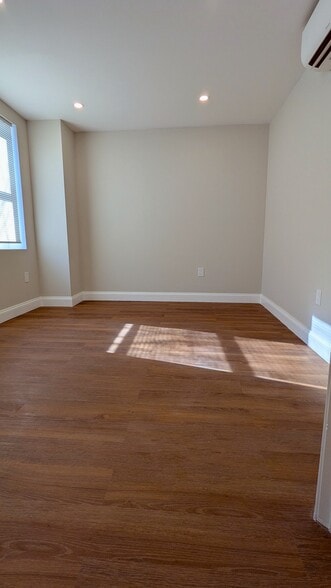 Building Photo - 628 Portland St