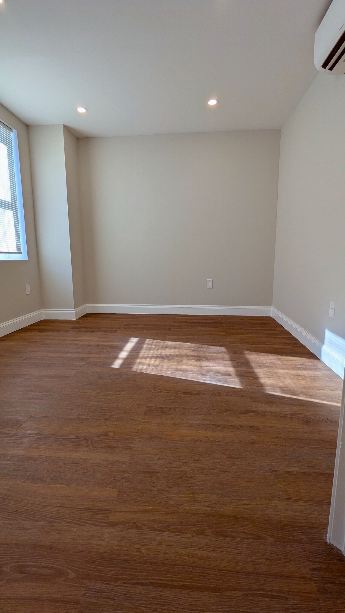 Building Photo - 628 Portland St