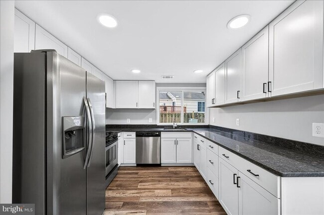 Building Photo - 6901 Vantage Dr