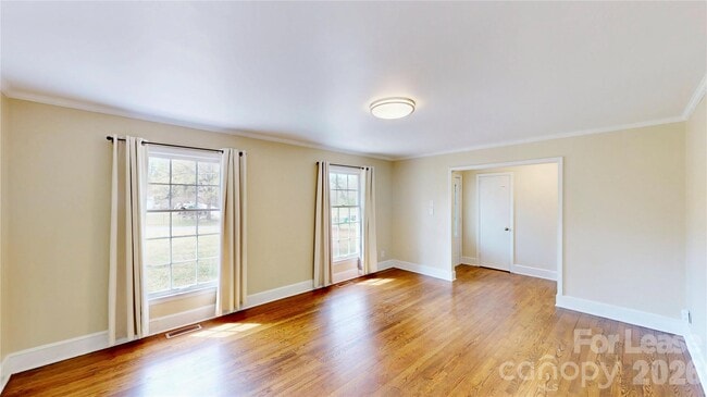 Building Photo - 6821 View Way Dr