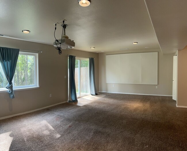 Building Photo - 3 bed/3.5 Baths. Eagle river.