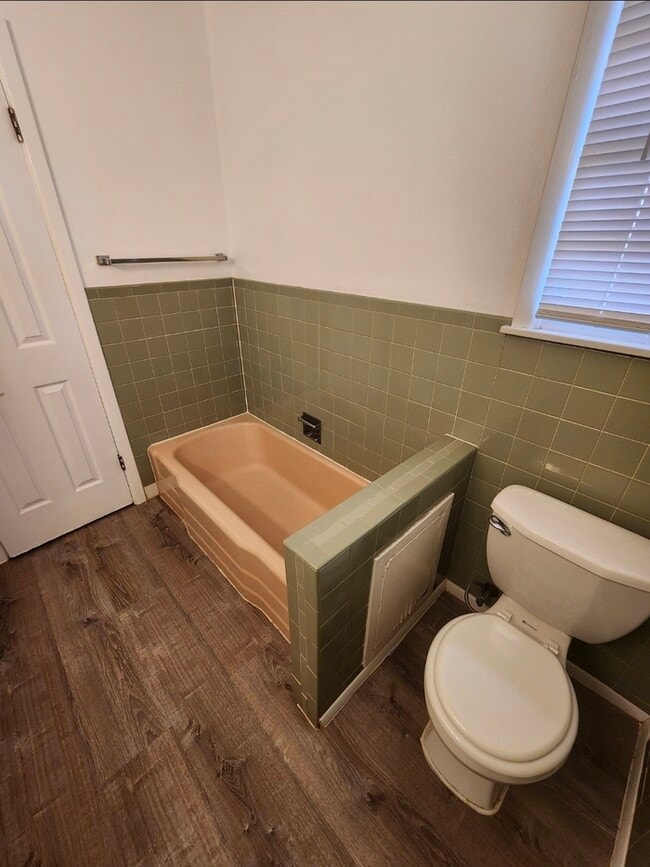 Building Photo - 3 bed 2 bath home with 1 car garage