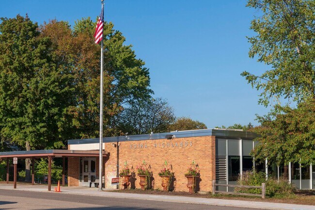 Building Photo - Gorgeous Like New Remodeled Edina Beauty w...
