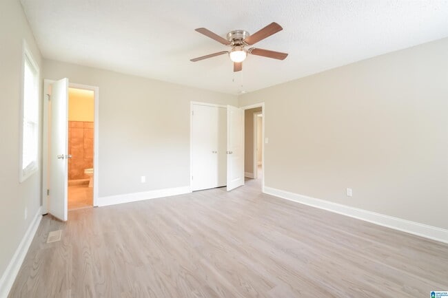 Building Photo - 721 Sleepy Hollow Dr