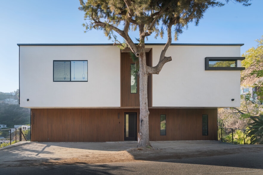 Building Photo - 1931 Sunset Plaza Dr