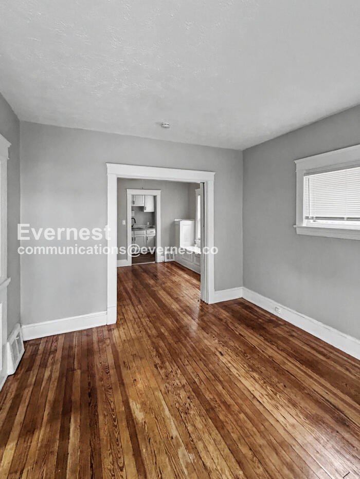 Building Photo - 2932 E 118th St