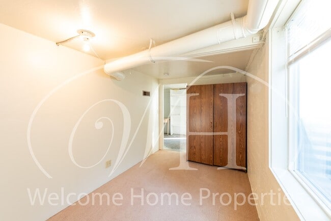 Building Photo - 120 SE 2nd St