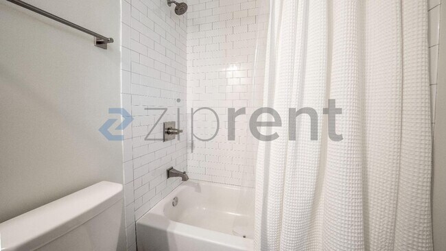 Building Photo - 1346 Calash Ave