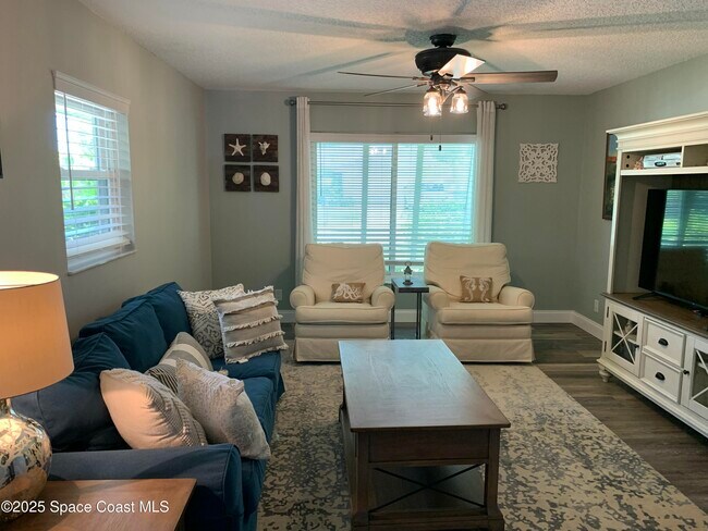 Building Photo - 658 Hibiscus Dr