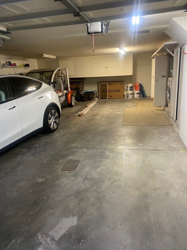 Building Photo - 215 Moonstone St