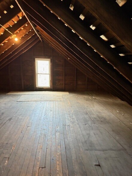Building Photo - 430 Colvin Ave