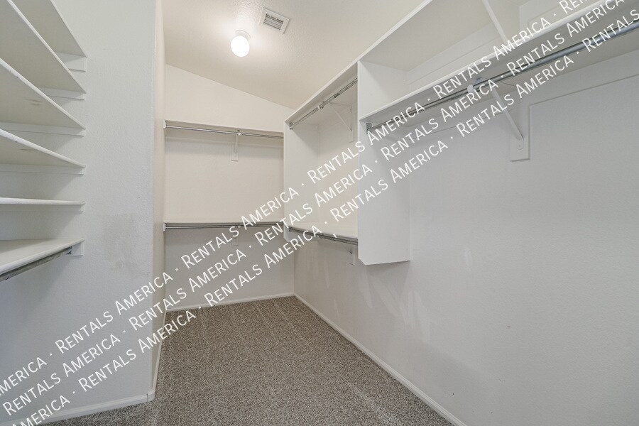 Building Photo - 116 W Holstein Trail