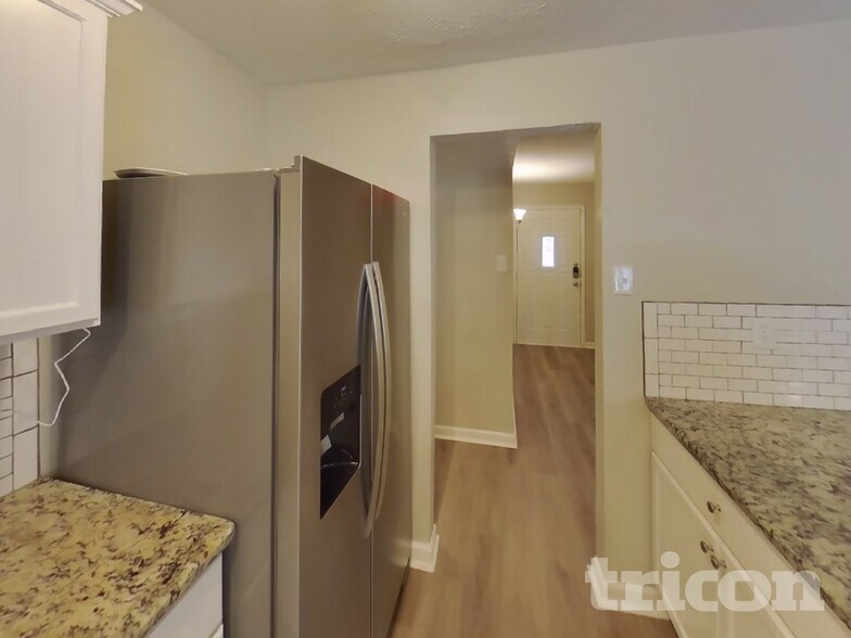 Building Photo - 413 S Willow St