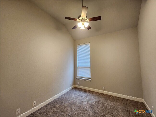 Building Photo - 1113 Carriage Loop