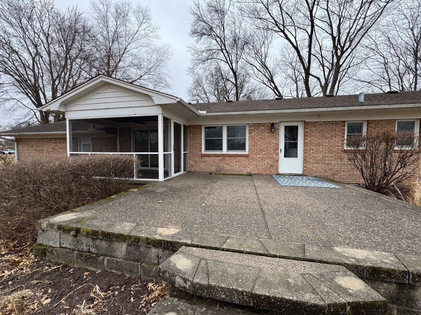 Building Photo - 233 Manor Dr