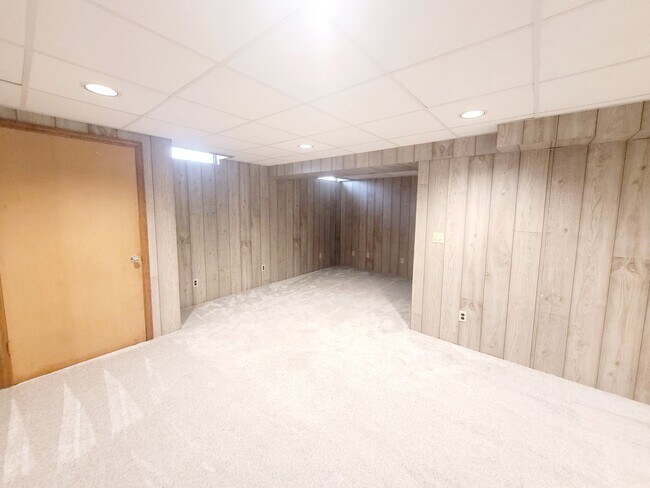 Building Photo - 5109 Primrose Ave SE