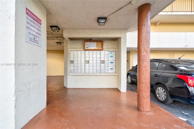 Building Photo - 8870 Fontainebleau Blvd