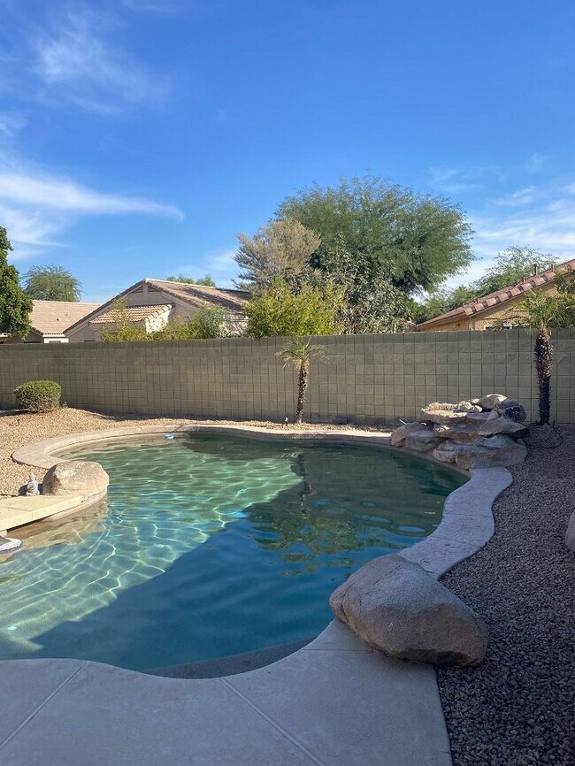 Building Photo - 3BDRM 2BA Residential home with pool for rent in Goodyear!