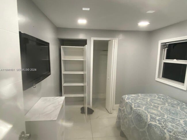 Building Photo - 2242 Polk St