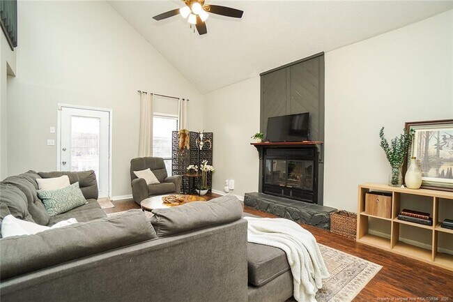 Building Photo - 425 Bayberry Ct