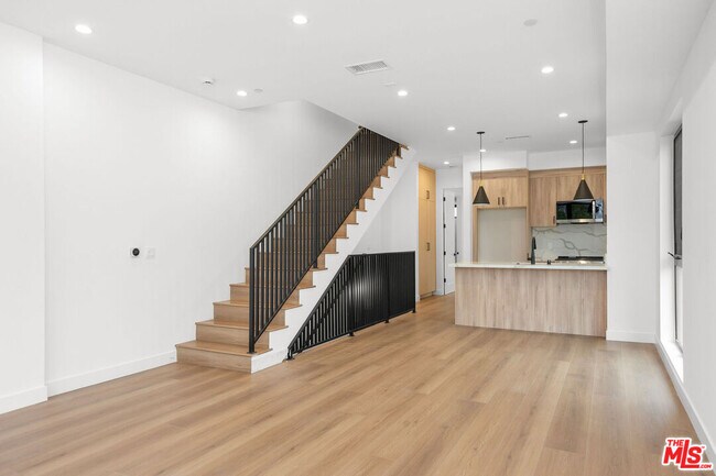 Building Photo - 1649 Selby Ave