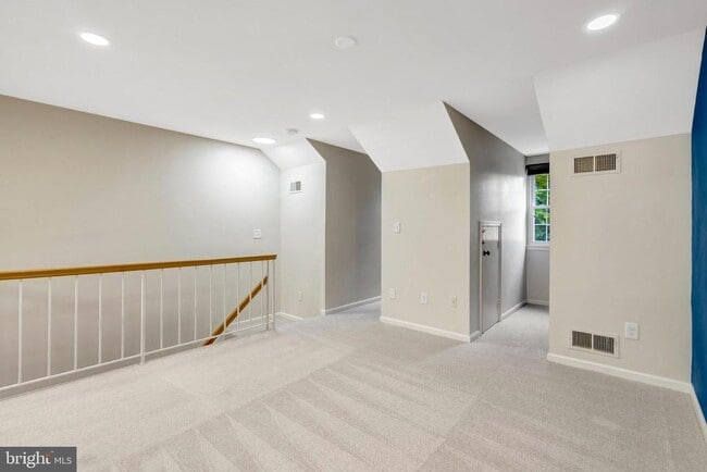 Building Photo - 8482 Springfield Oaks Dr