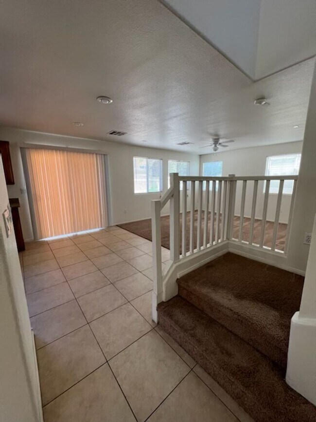 Building Photo - 5 Bedroom Located in 89139!