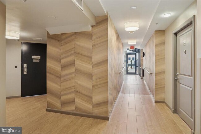 Building Photo - 1021 N Garfield St