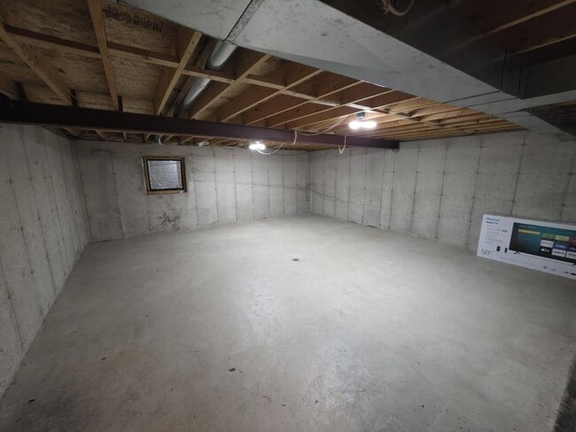 Building Photo - 11934 Goodview Ave