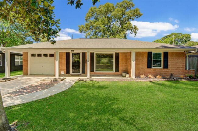 Primary Photo - 2006 Gardenia Dr