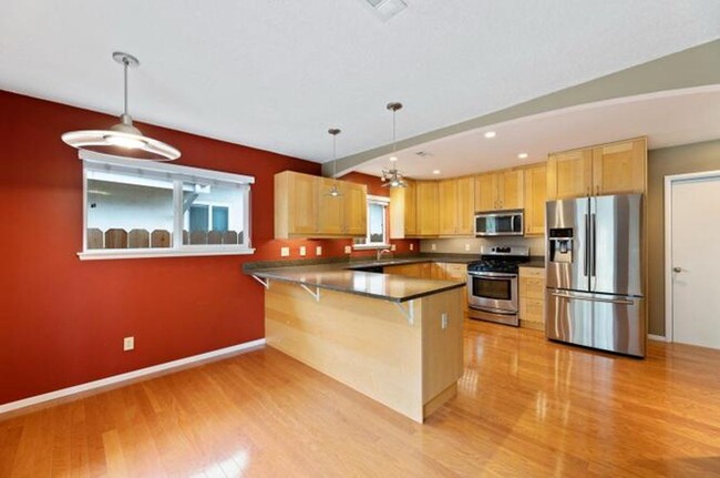 Building Photo - 4 Bedroom / 2 Bathroom Home for Rent $2,700