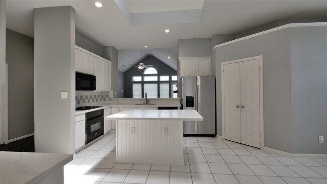 Building Photo - 10402 Indian Paintbrush Ln