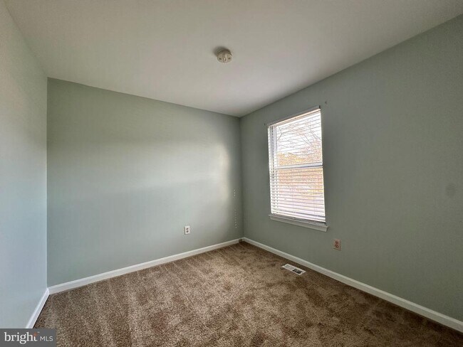 Building Photo - 14781 London Ln