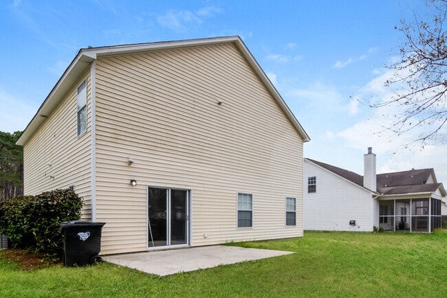 Building Photo - 121 Macallan Ct