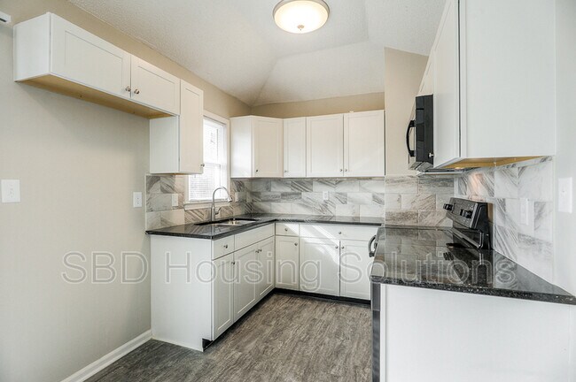 Building Photo - 16531 E Cogan Dr