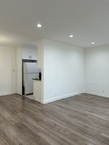 Building Photo - 4324 Ventura Canyon Ave