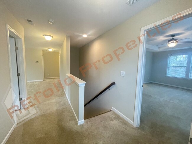 Building Photo - 288 Heathwood Dr