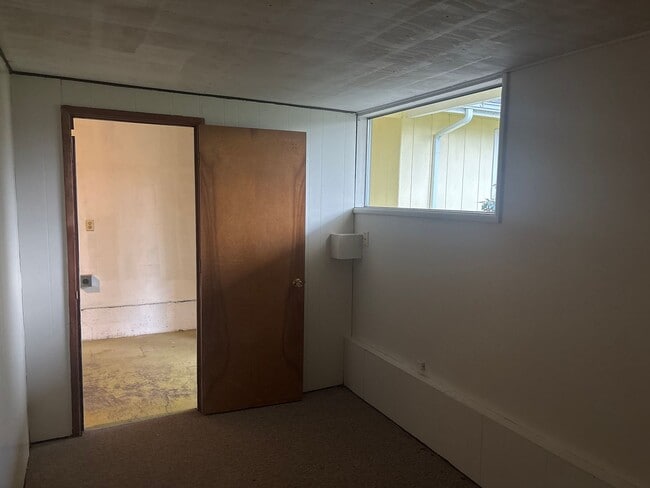 Building Photo - HALF OFF FEBRUARY RENT! 3 Bedroom 1.5 Bath in Desirable NW Corvallis