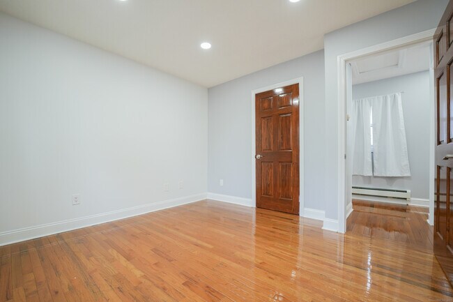 Building Photo - 377 Peck St