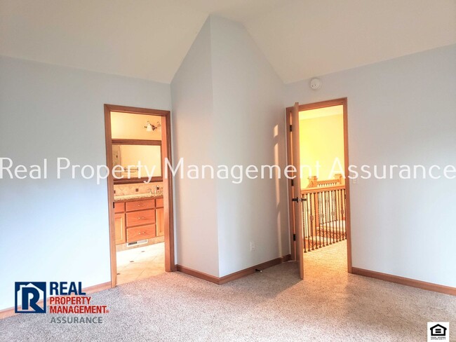 Building Photo - 15590 SW Tanager Dr