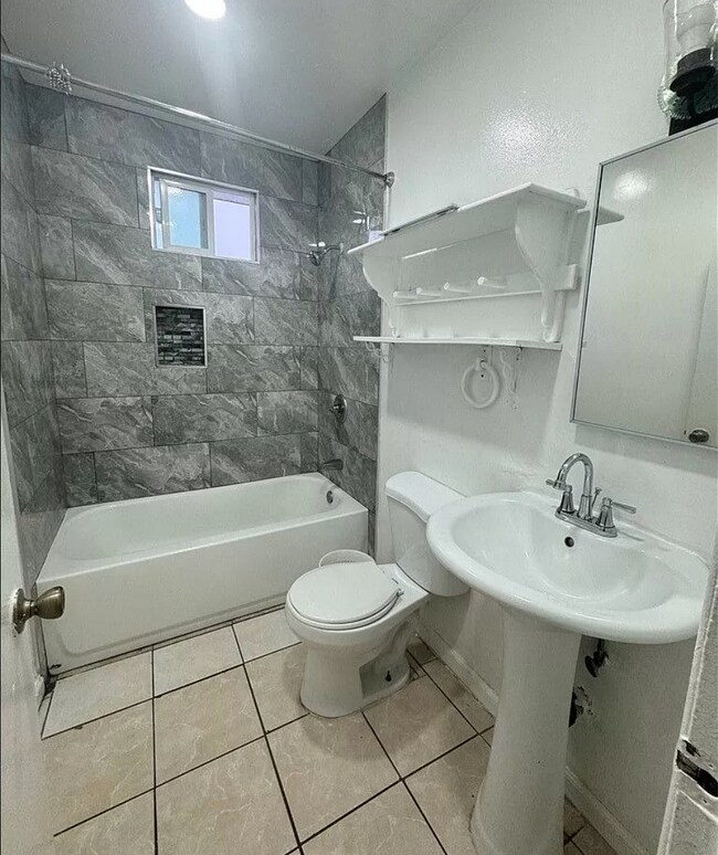 Building Photo - 3906 W 109th St